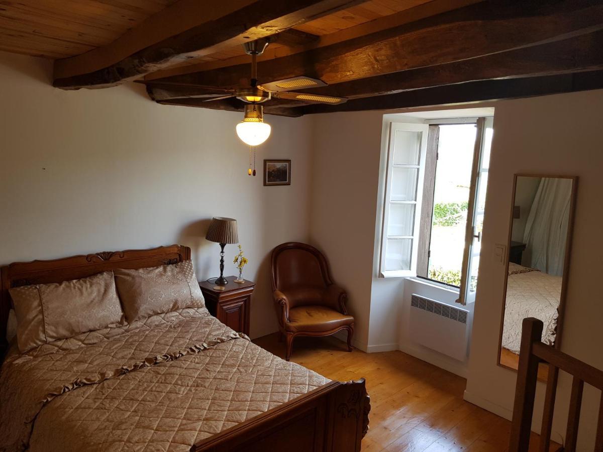Bay Cottage Gite, Busserolles. Luaran gambar